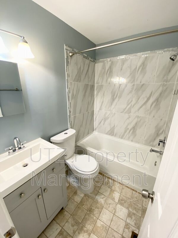 Building Photo - 538 Wellington Ct