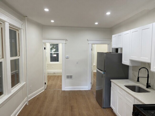 Building Photo - 22 Stegman St