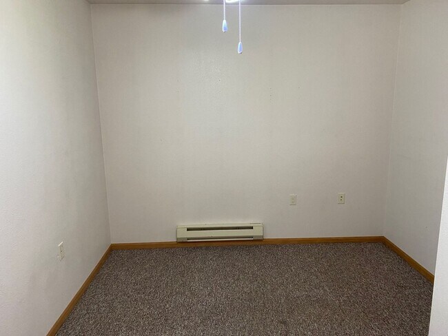 Building Photo - 127 E Rives St