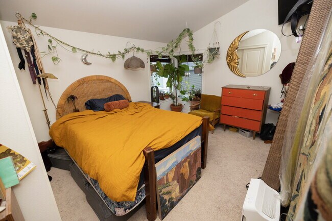 Building Photo - *Beautiful Ballard Townhome with Spacious Fenced Yard & Attached Garage FOR RENT* Available for M...