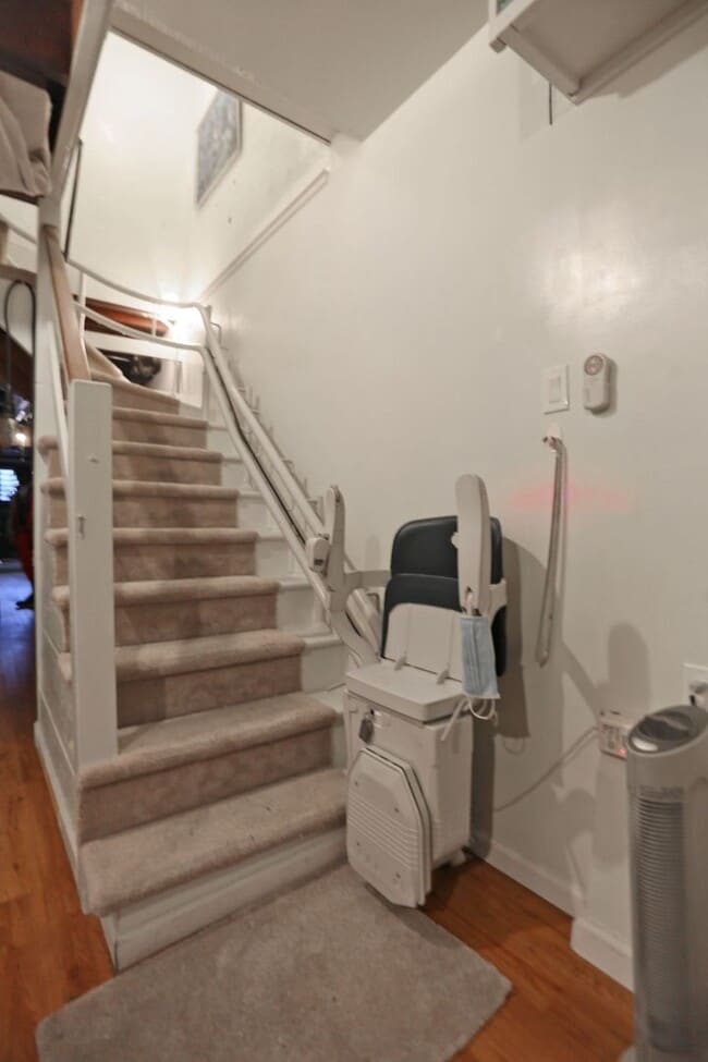 Building Photo - Spacious 2BR/1BA in Glen Park's Miraloma neighborhood, Shared Yard, Pets Considered, Garage (1 Ga...