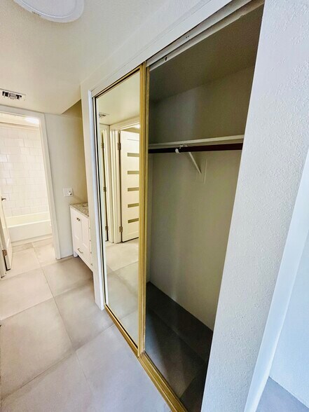 Building Photo - 7557 N Dreamy Draw Dr