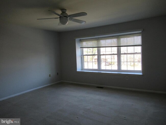 Building Photo - 14 Beverly Ct