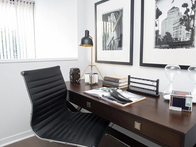 Building Photo - 101 Lombard St