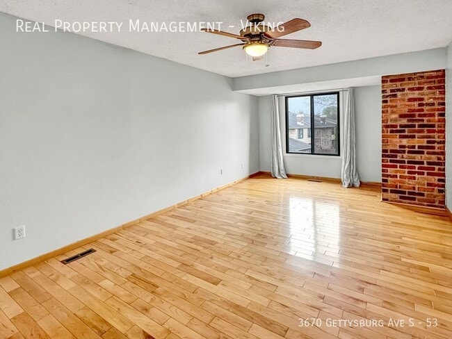 Building Photo - Renovated 2 Bed 1.5 Bath 1 Car Garage! - D...