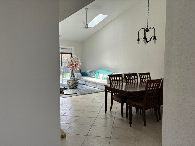 Building Photo - 7895 La Mirada Dr
