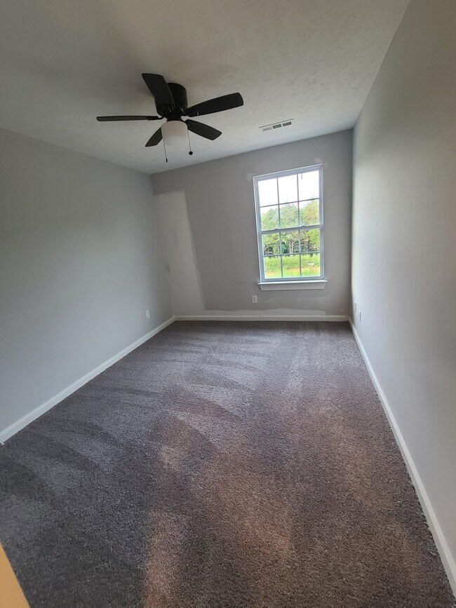 Building Photo - 607 Longfellow Ln