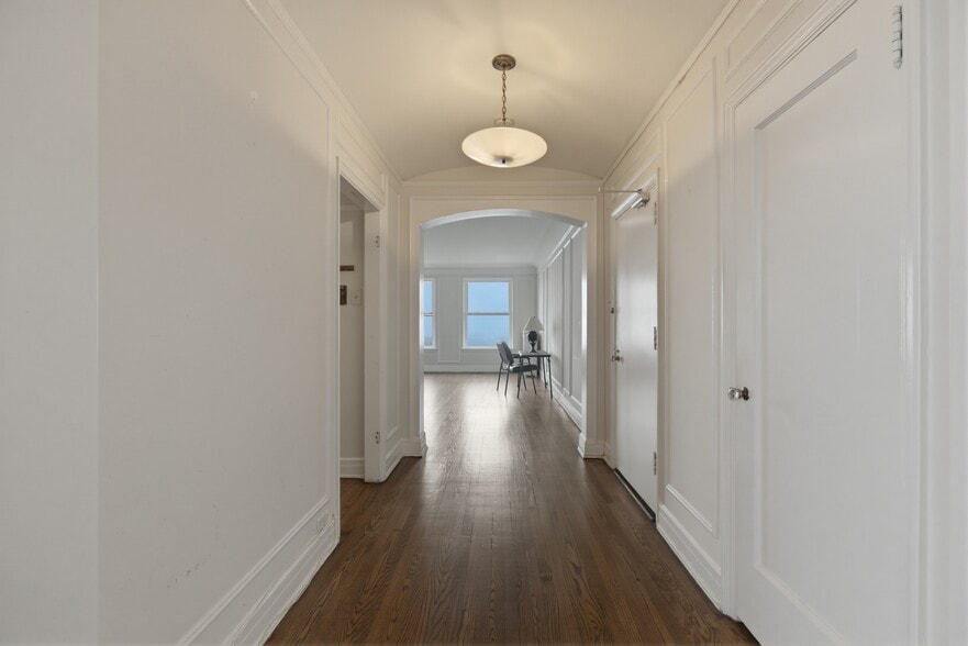 Building Photo - 4940 S East End Ave