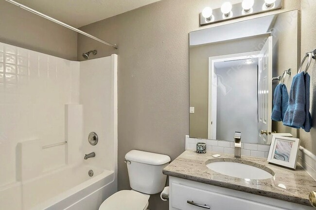 Building Photo - Comfortable Single-Level Home in NE Redmond