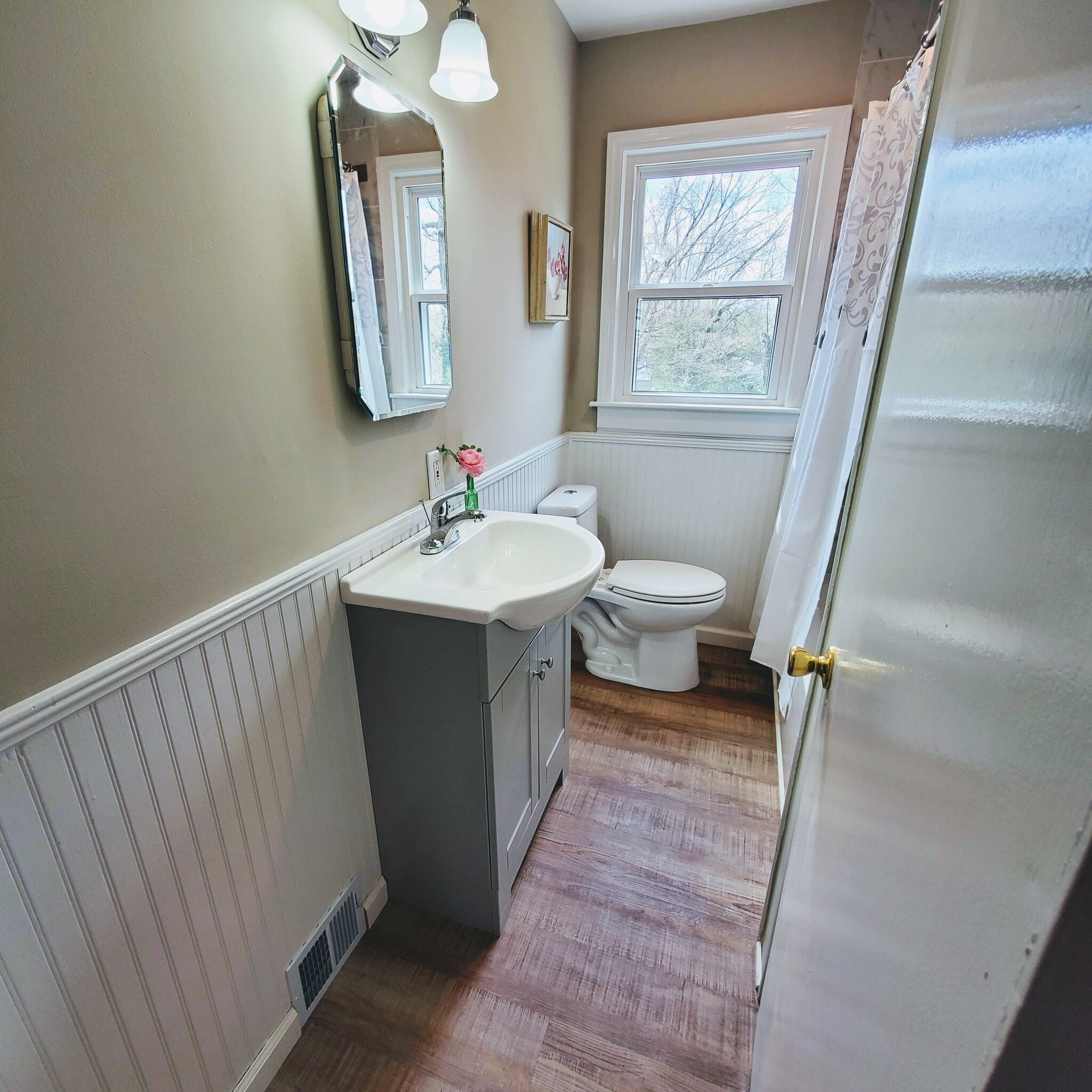 Bath 2 - 1324 Kenwood Street