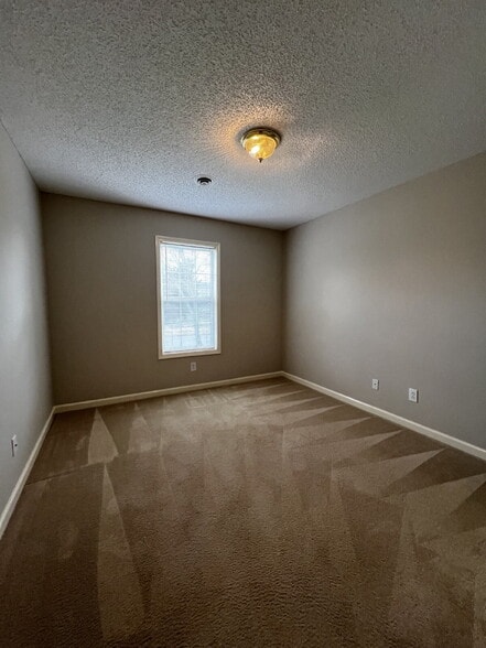 Building Photo - 3427 Poplar Hill