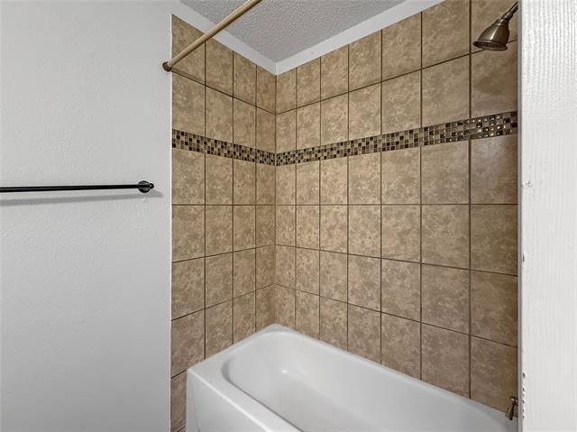 Building Photo - 2708 Crystal Falls Dr