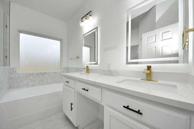 Building Photo - 2311 Canfield St