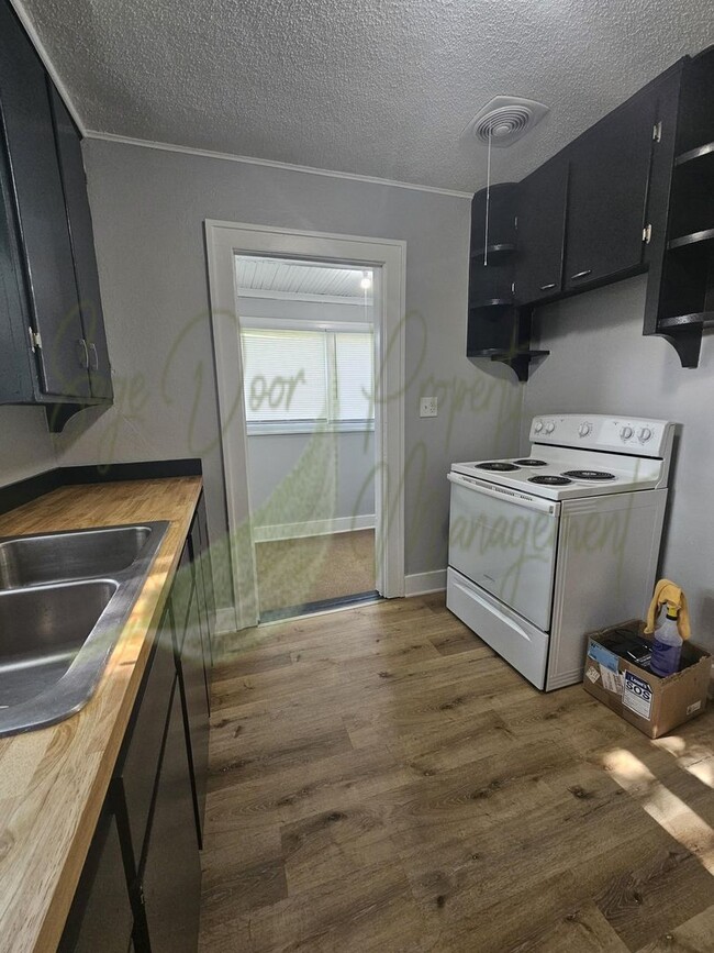 Building Photo - FULLY UPDATED!!!