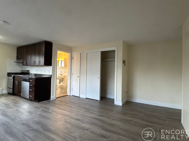 Building Photo - 5 Chester St