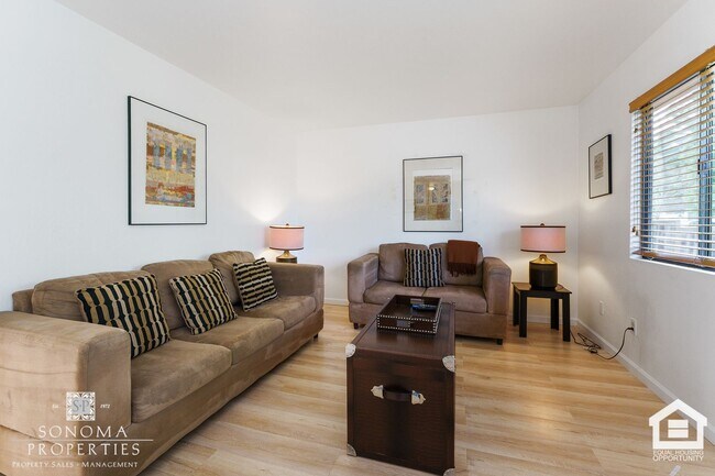 Building Photo - 1011-1053 Sonoma Glen Cir