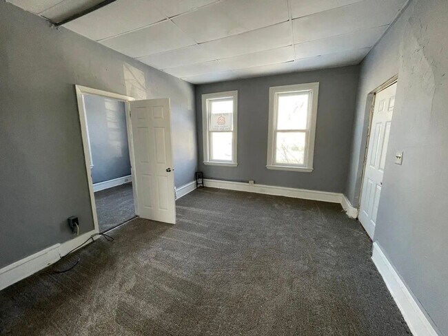 Building Photo - 703 Jackson St
