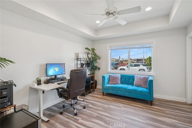 Building Photo - 6111 Seashore Dr