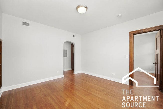 Primary Photo - 3048 N Milwaukee Ave