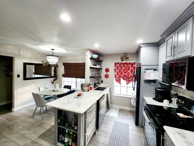 Building Photo - 112 Jaimie Way