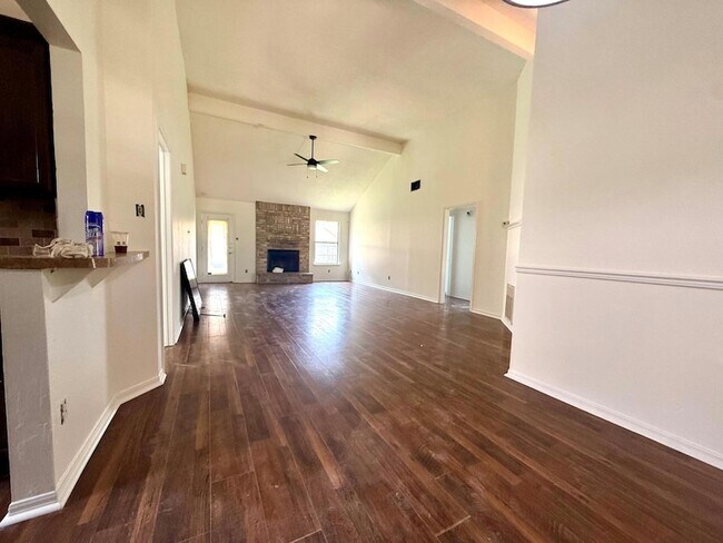 Building Photo - 2107 Willow Way