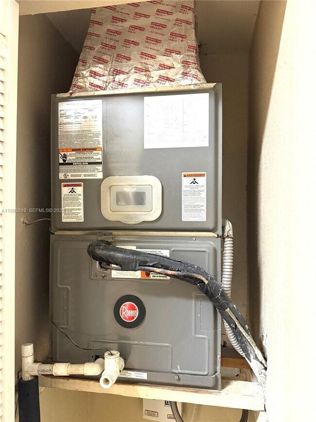 Building Photo - 1656 SE 29th Ct