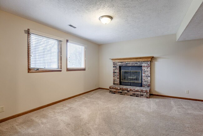 Building Photo - Millard 3 Bedroom!!