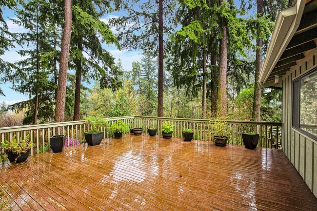 Building Photo - Luxury 3-bedroom Kirkland Bungalow