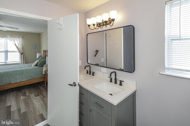 Building Photo - 27 Richards Rd