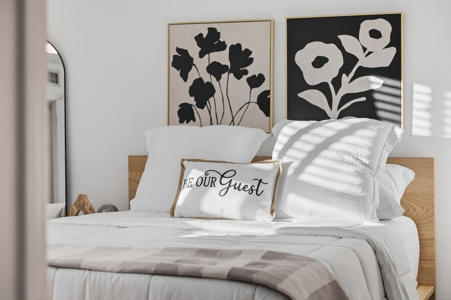 Building Photo - 5057 Les Chateaux Dr