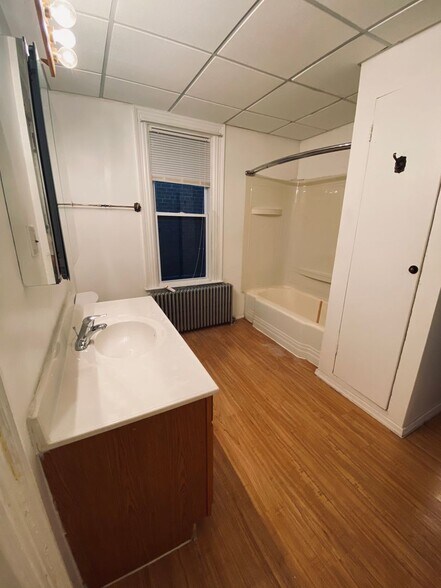 Building Photo - 1315 N George St