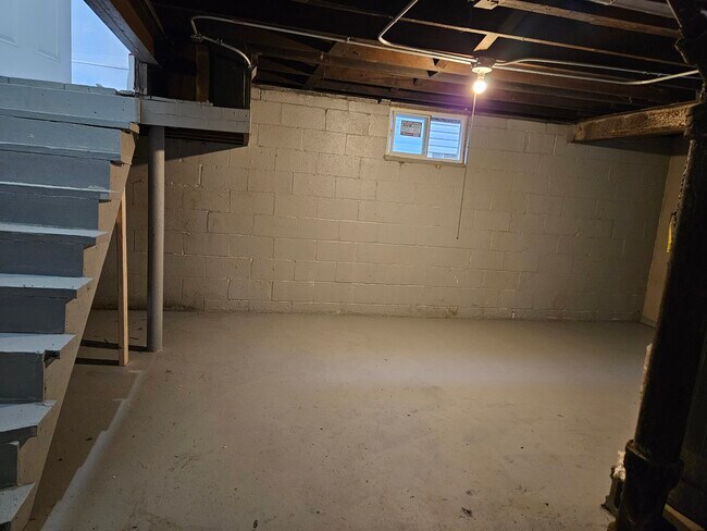 Building Photo - 754 Durbin St