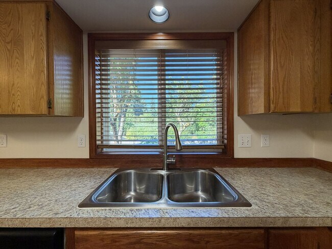 Building Photo - 5505 SW 149th Ave