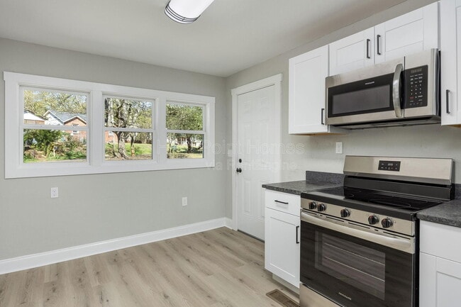 Building Photo - 1201 E 32nd St