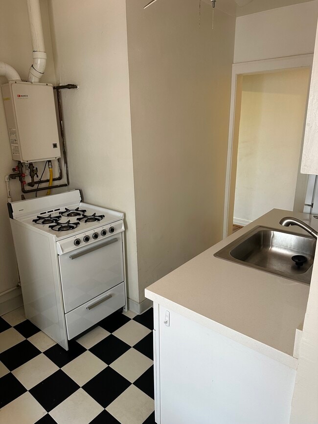 Building Photo - 5127 1/2 Marathon St