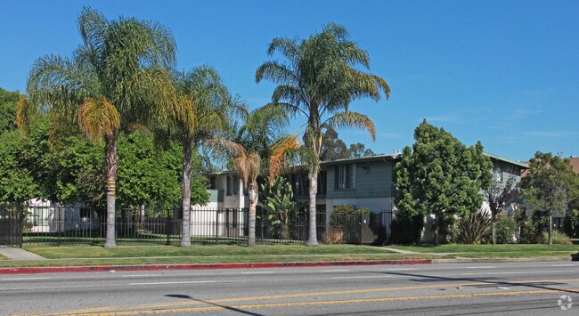 Building Photo - Woodman Gardens