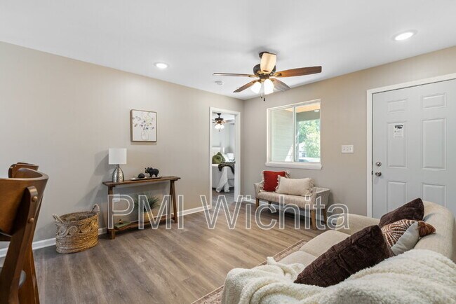 Building Photo - 1147 Inverness Dr