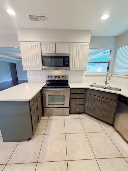 Building Photo - 5720 Sterling Green Trail