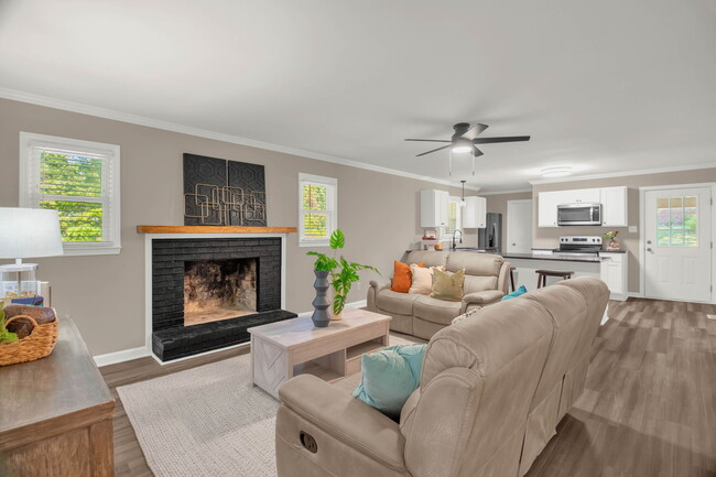 Building Photo - 200 Cedarwood Trail