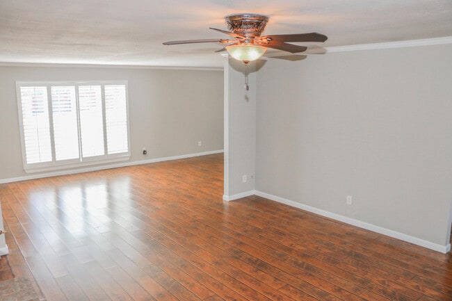 Building Photo - 816 Marimba Dr