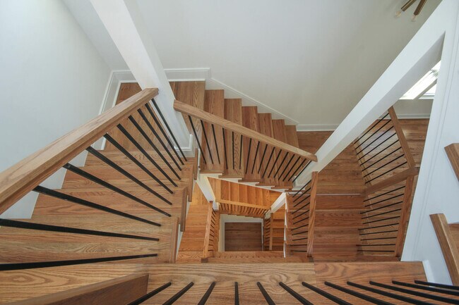 Building Photo - 1110 Greenleaf Ave