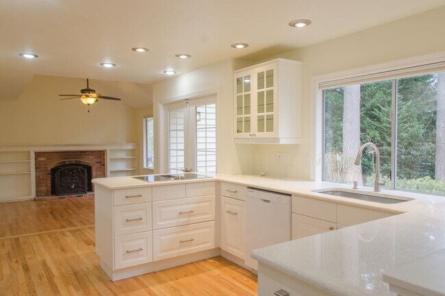 Building Photo - 3bd/2.5ba Issaquah Home
