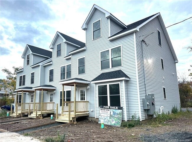 Building Photo - 98 Brookfield St