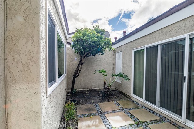 Building Photo - 32 Lone Pine