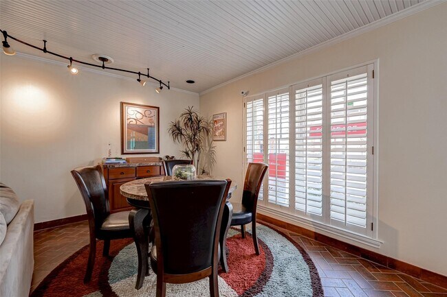 Building Photo - 6329 Del Monte Dr