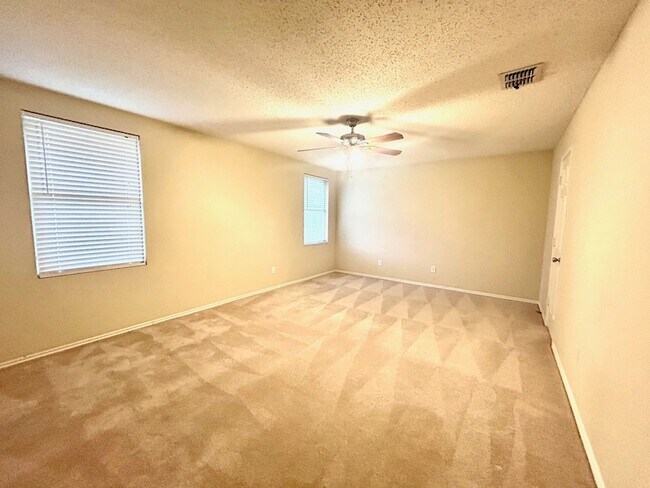 Building Photo - 3516 Clydesdale Dr