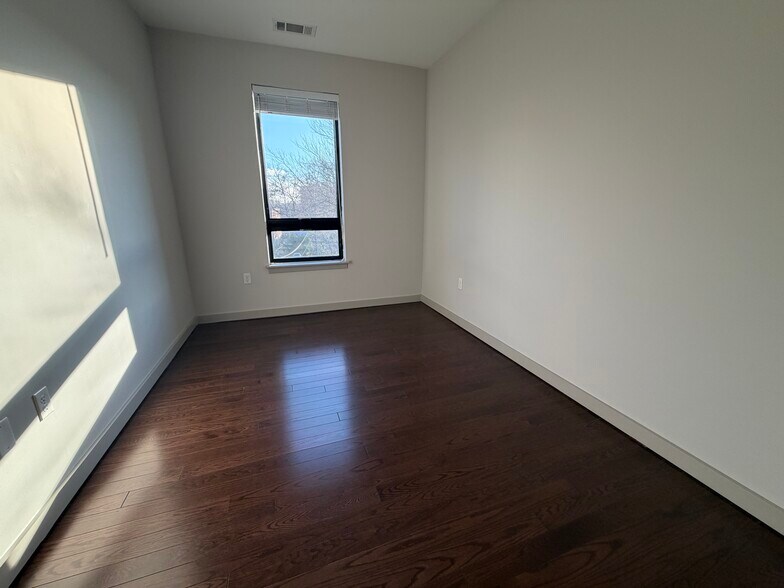 Building Photo - 40A Marion St