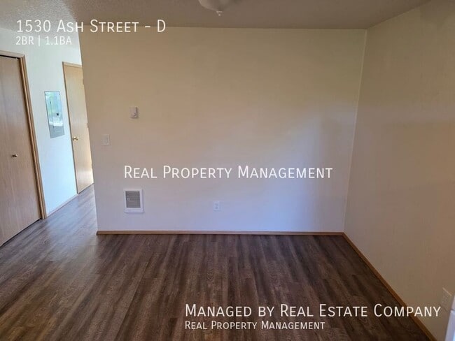 Building Photo - 1530 Ash St