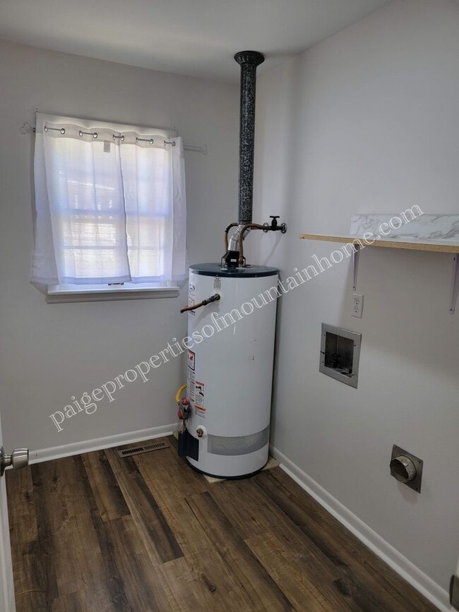 Building Photo - 2 Bed 1 Bath Bungalow on College