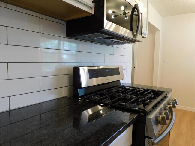 Building Photo - 728 SW 1st St